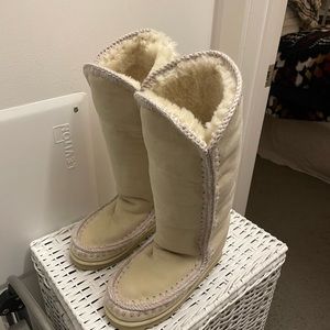 MOU BOOT TALL ESKIMO in VANILLA